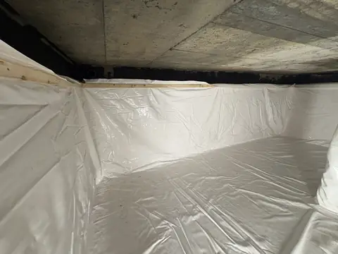 Finished cistern liner corner and floor with smooth, continuous lining
